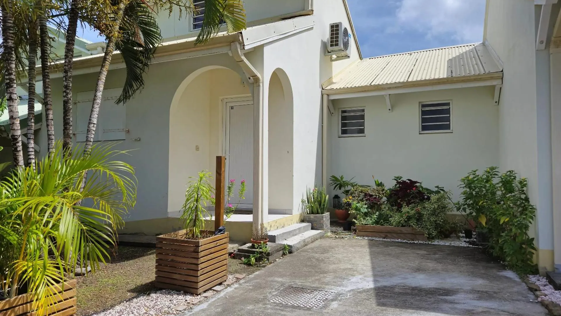 Maison Charmante A Sainte-Anne Avec Jardin Et Pergola En Bois. 別荘