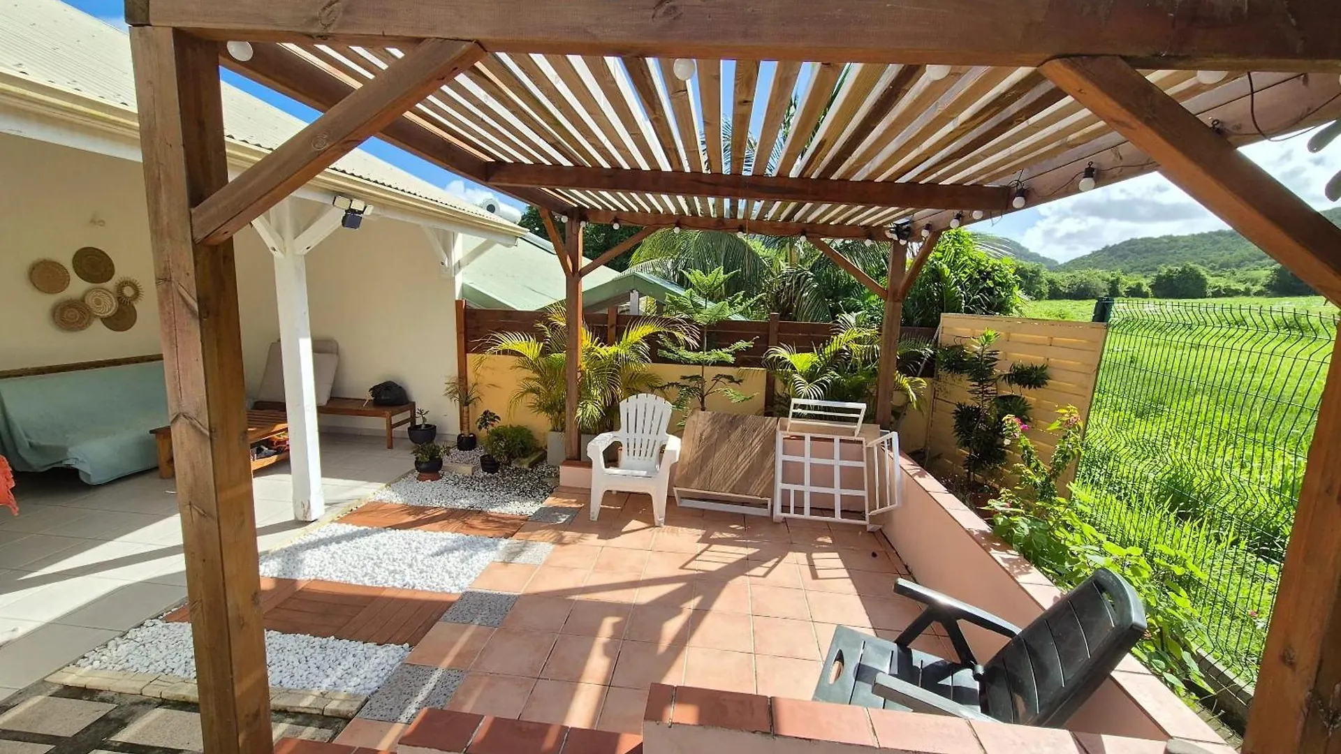 別荘 Maison Charmante A Sainte-Anne Avec Jardin Et Pergola En Bois.