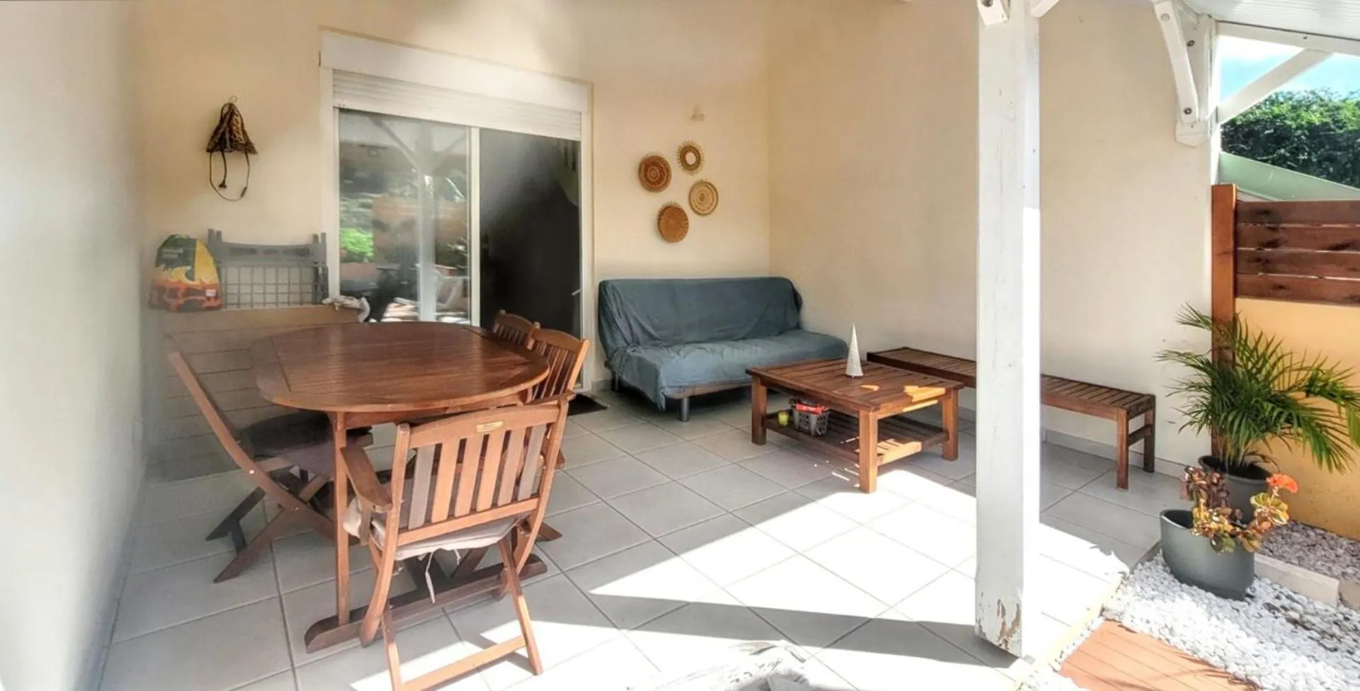 Maison Charmante A Sainte-Anne Avec Jardin Et Pergola En Bois.